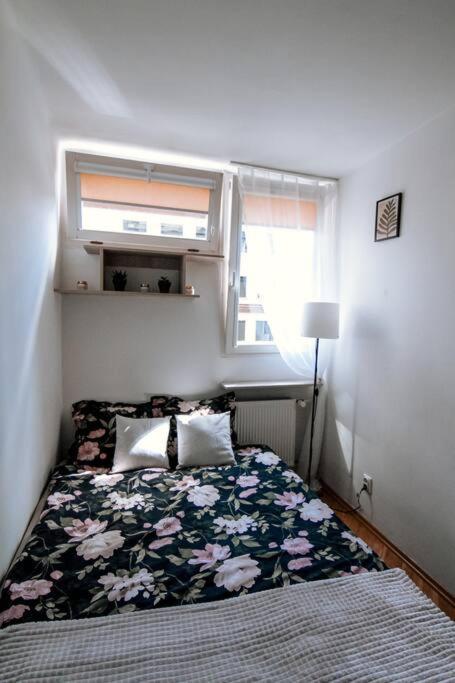 Przytulne Mieszkanie W Centrum Warschau Exterior foto